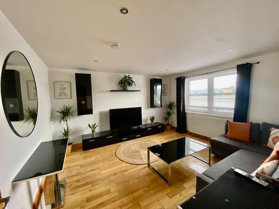 City Centre Apartment Next To Bus And Train Station Inverness Exteriör bild